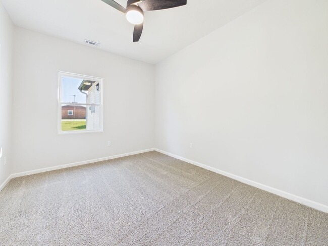 Building Photo - 208 S Woodworth Ave