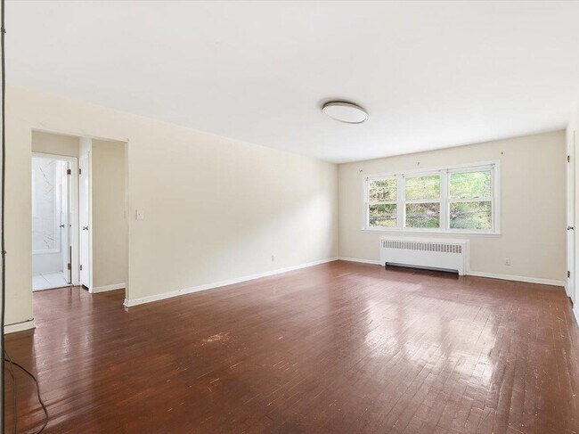 Building Photo - 648 Fairview Ave