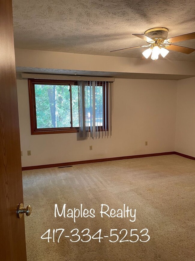 Building Photo - NEW LISTING - 3 bedroom, 2.5 bath in Ridgedale, MO near Big Cedar Lodge