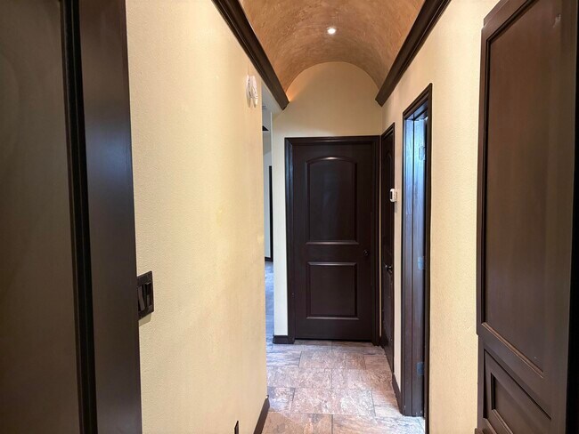 Building Photo - 405 Michoacan Loop