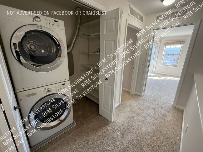 Building Photo - 3255 Camden Dr