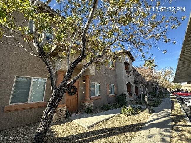 Building Photo - 7701 W Robindale Rd