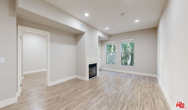 Building Photo - 6260 W 3rd St