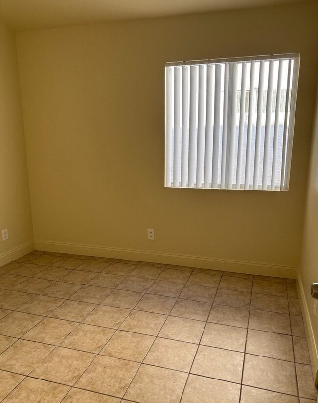 Building Photo - MOVE-IN READY 3BR/2BA SINGLE FAMILY HOME IN LAS VEGAS