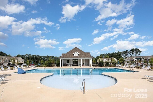 Building Photo - 752 Kitfox Dr NW