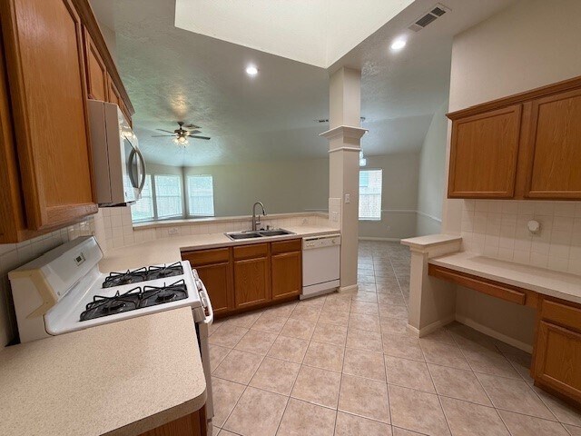 Primary Photo - 6022 Mettler Ln