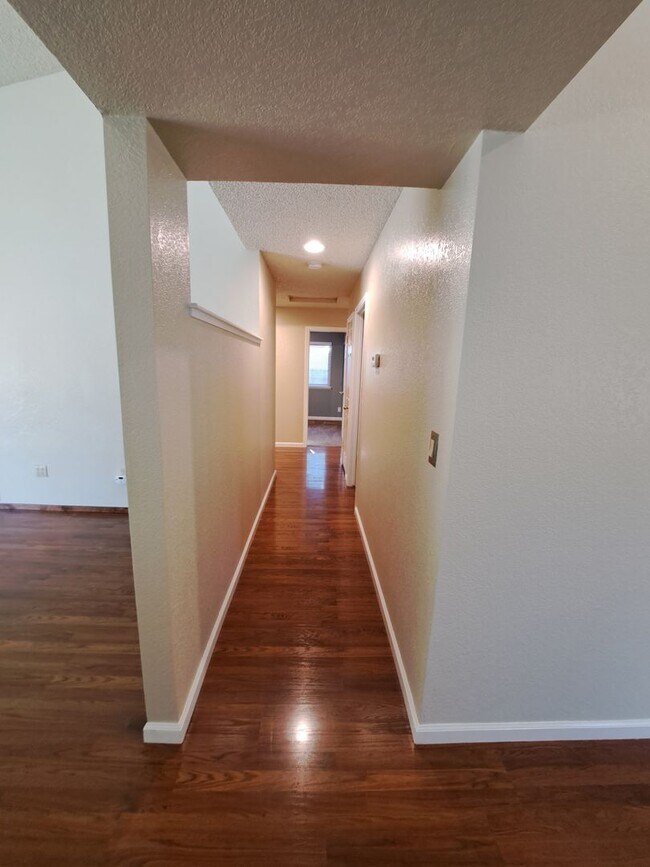 Building Photo - 143 Buttercup Cir