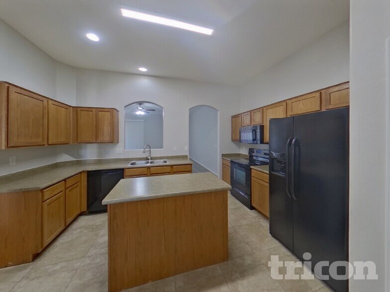 Building Photo - 17601 N Vera Cruz Ave