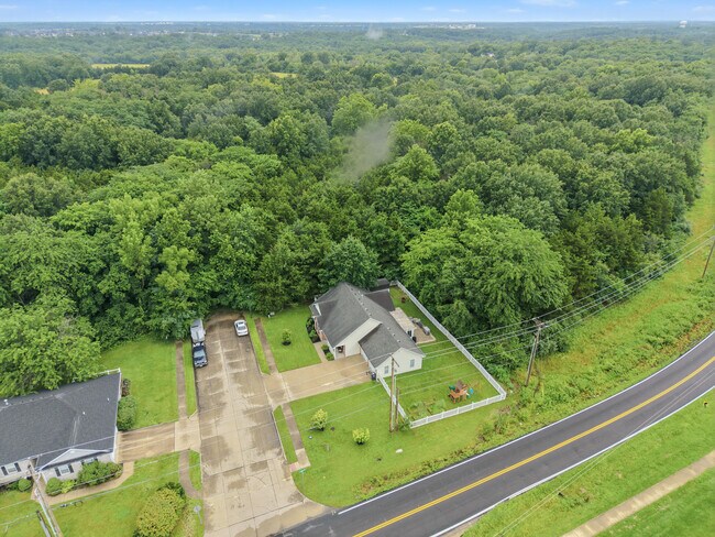 Building Photo - 209 Norwich Dr