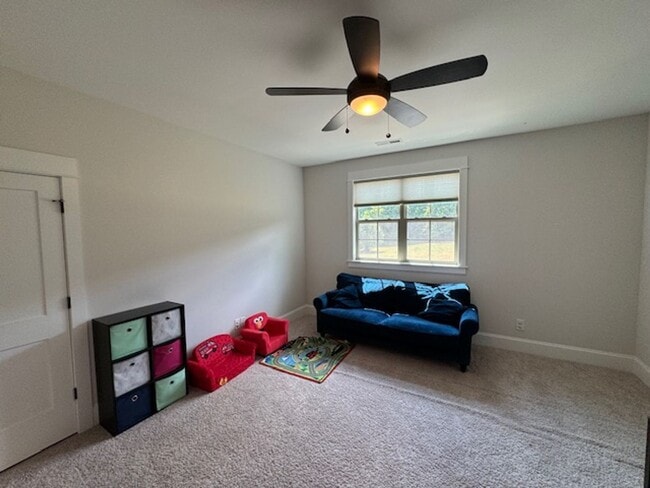 Building Photo - Lightly Furnished 4BR, 4BA Chapel Hill Hom...