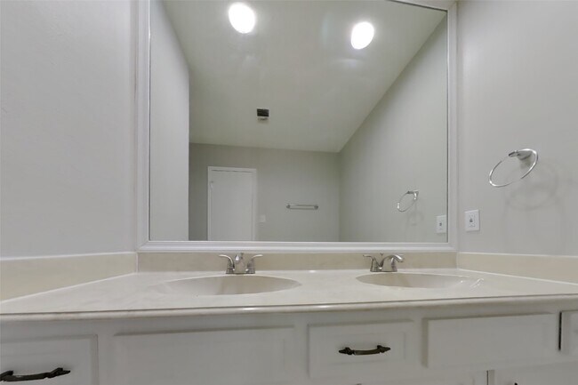 Building Photo - 3619 Maple Glen Dr