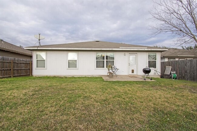 Building Photo - 18205 Topsail St