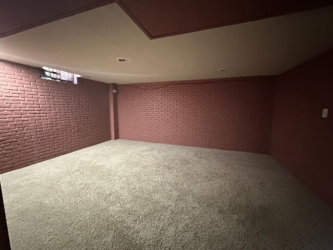 Building Photo - Three Bedroom Single Family Home on NW Side!