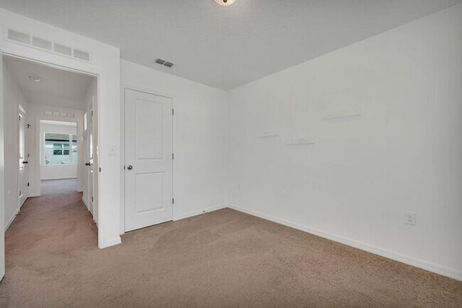 Building Photo - Townhome in Madison Place Davenport