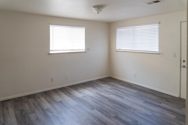 Building Photo - 1152 S Quivas St