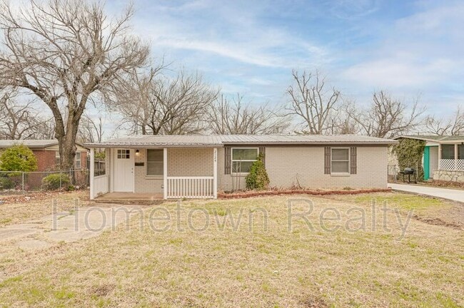 Primary Photo - 2124 S Sunnylane Rd
