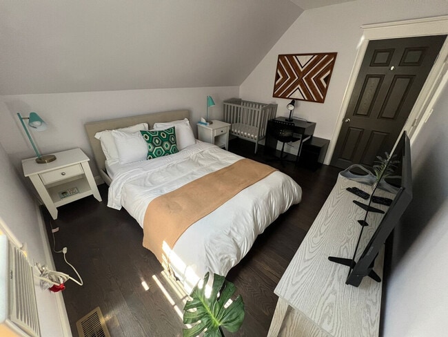 Building Photo - 22 Thurman St