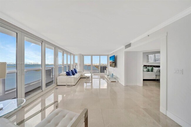 Building Photo - 1717 N Bayshore Dr