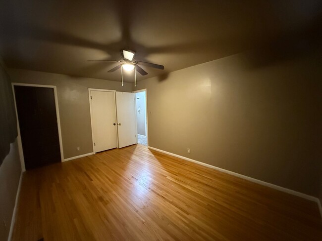 Building Photo - Enjoy your new 2 bedroom , 1 bath home wit...