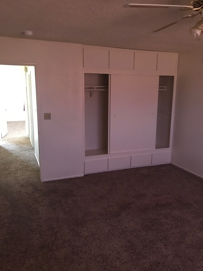 Building Photo - COUNTRY LIVING 2 BEDROOM HOME IN APPLE VALLEY