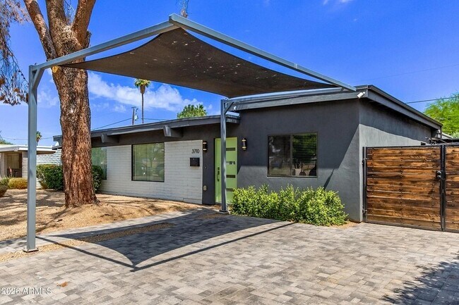 Building Photo - 3710 E Altadena Ave