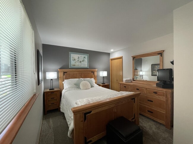 Building Photo - 18 Lake Chelan Shores Dr