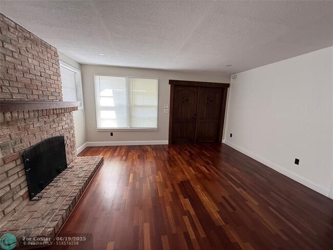 Building Photo - 5025 SW 64th Ave