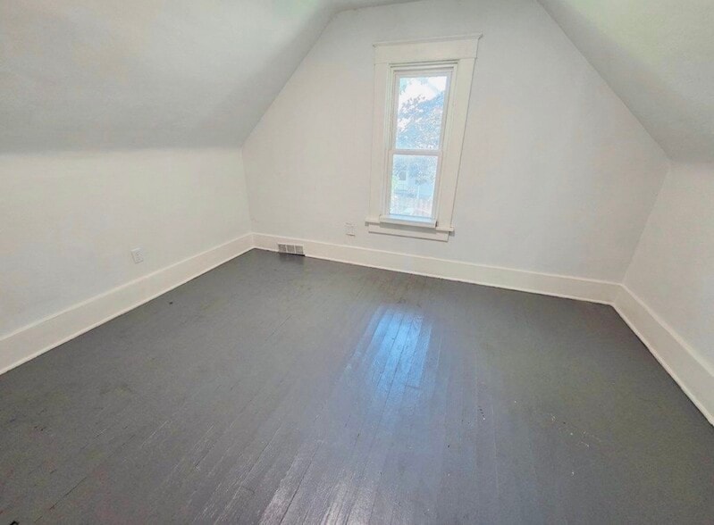 Building Photo - 1704 11th Ave S