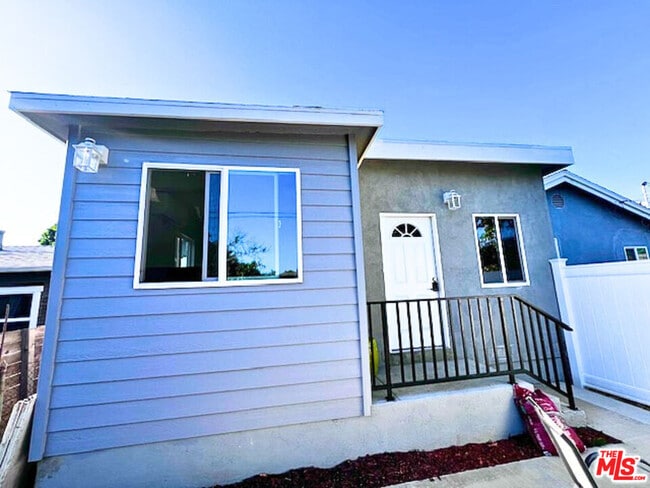 Building Photo - 4000 1/2 Goodwin Ave