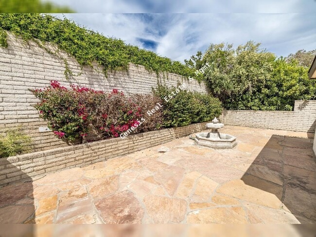 Building Photo - 4741 Calle Elegante