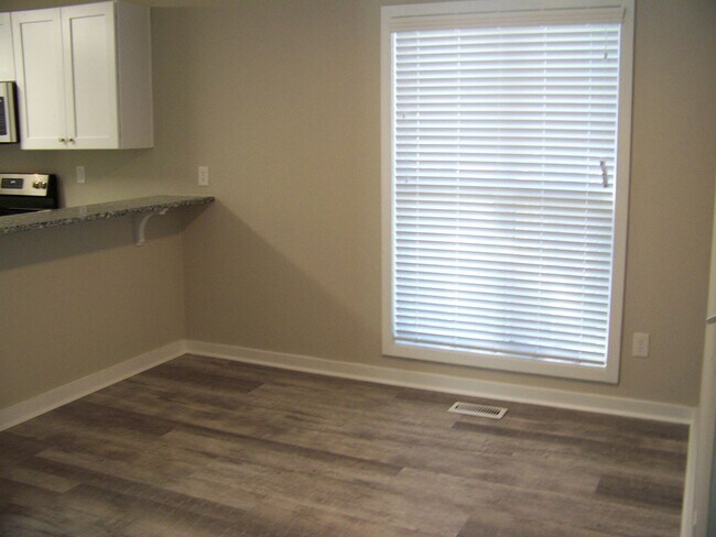 Building Photo - WATERS EDGE