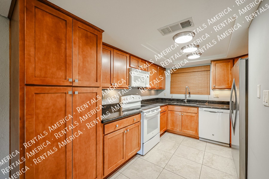Building Photo - 3214 S El Camino Dr