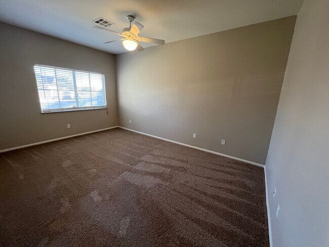 Building Photo - 4 Bedroom with Bedroom Downstairs, Pool, O...