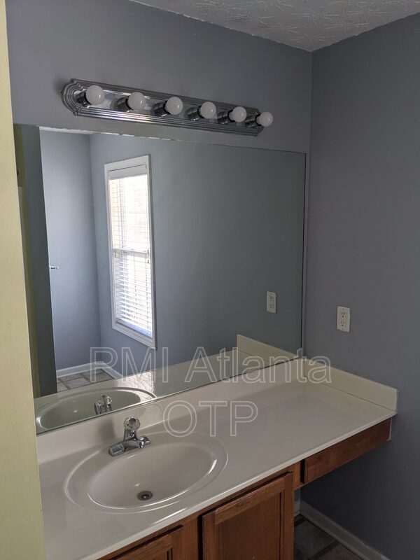 Building Photo - 2150 Lenox Ave