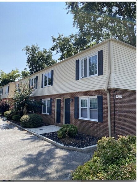 Primary Photo - Top of the Hill at 806 College Ave
