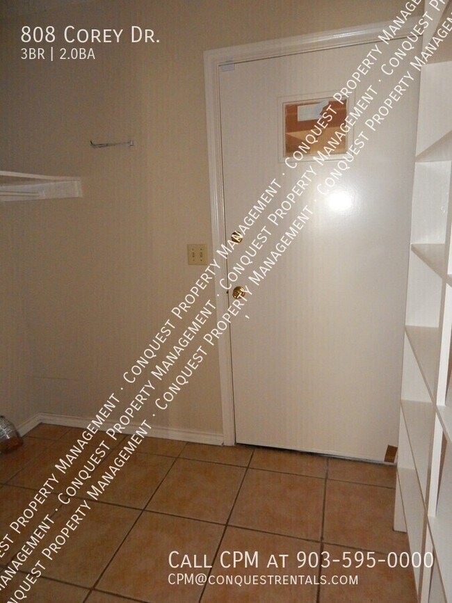 Building Photo - 808 Corey Dr