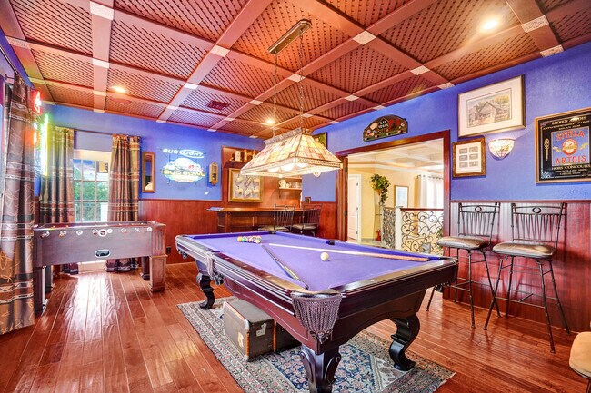 Building Photo - 600 Circle Dr