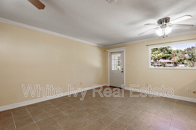 Building Photo - 4 Rainbow Dr