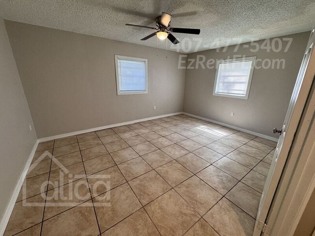Building Photo - 906 S Holly Ave