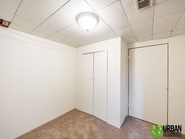 Building Photo - 2427 W Walton Ave