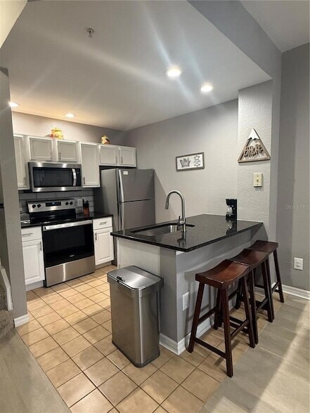 Building Photo - 4000 Santa Maria Dr