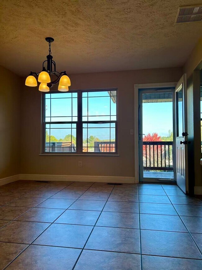 Building Photo - 5 bedroom and 3 bathroom two level house