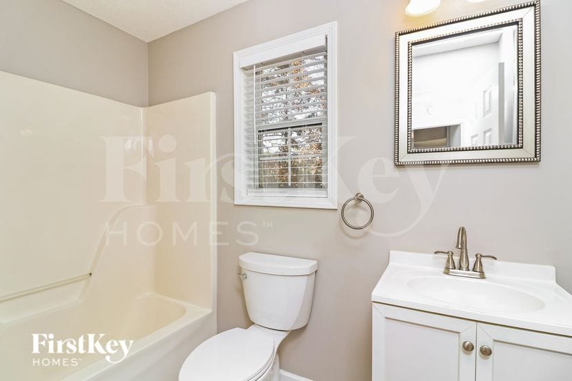 Building Photo - 5940 Seven Oaks Dr