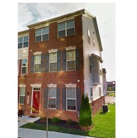 Building Photo - Well Maintain Townhome in Market Square!