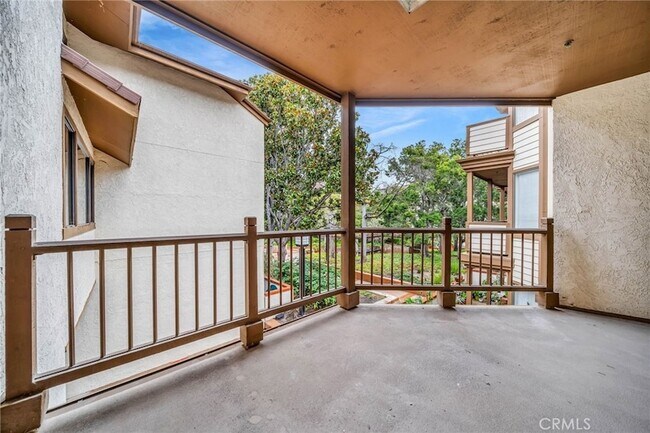 Building Photo - 2559 Plaza del Amo