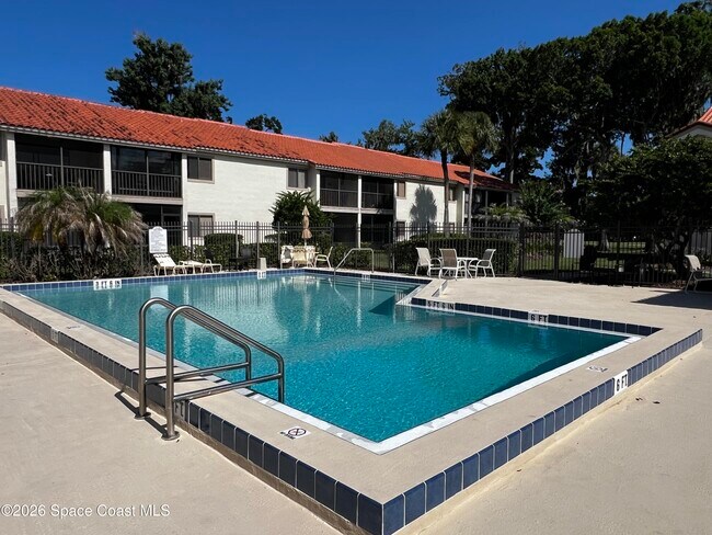 Building Photo - 1059 Country Club Dr