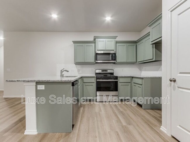 Building Photo - 1543 Pavy Pkwy