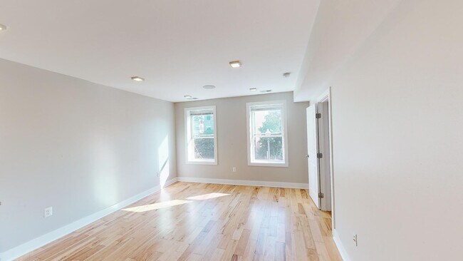 Building Photo - 1152 Oates St NE