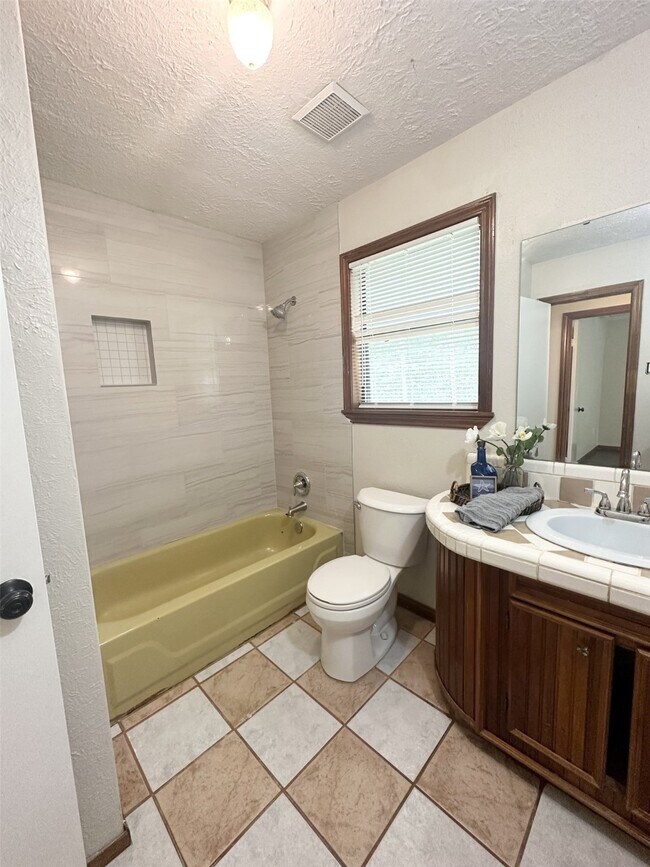 Building Photo - 2509 Wall St