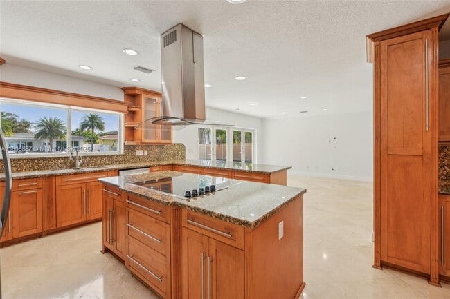 Building Photo - 13145 Coronado Terrace
